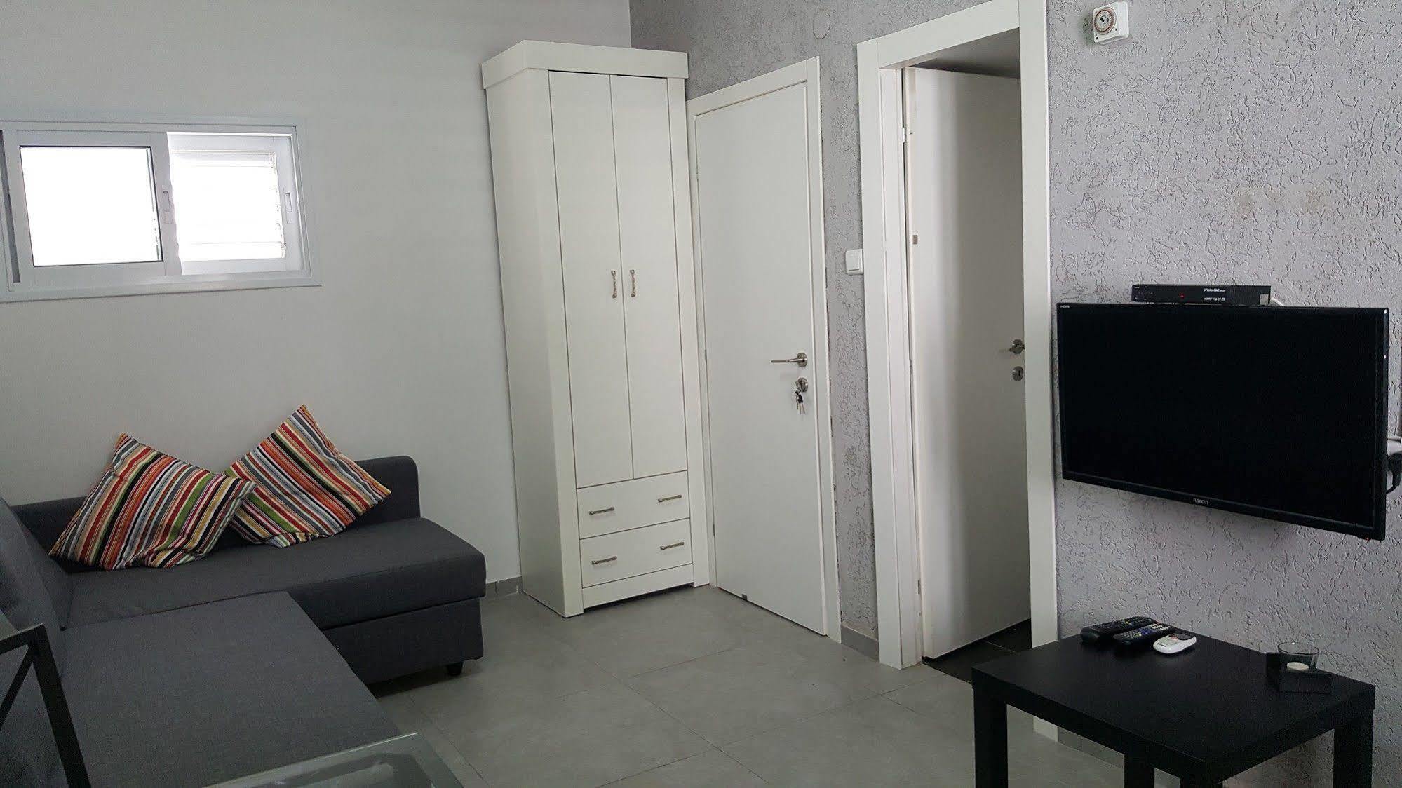 Studio Masaryk Apartment Bat Yam Buitenkant foto